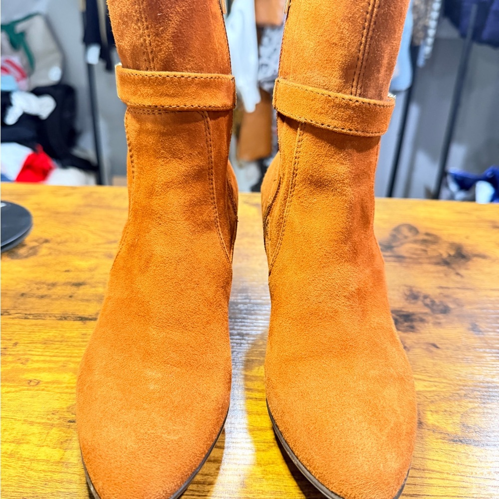 Aquatalia Rania Made In Italy Suede Ankle Boots - Tan Size 6 fits like 5.5